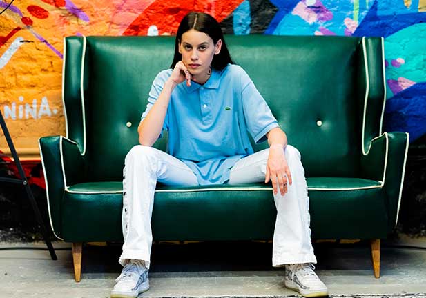 Milena Smit, la nueva y casi desconocida 'chica Almodóvar' que se convirtió en un tormento para Mario Casas