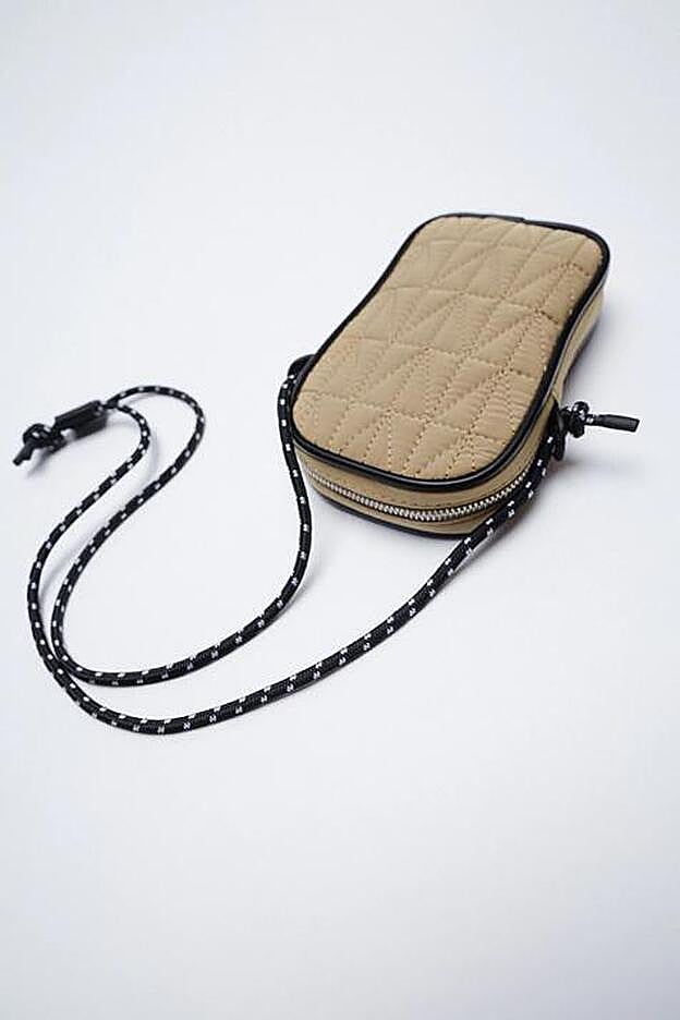 PORTA TELÉFONO NYLON ACOLCHADO (15,95 euros).