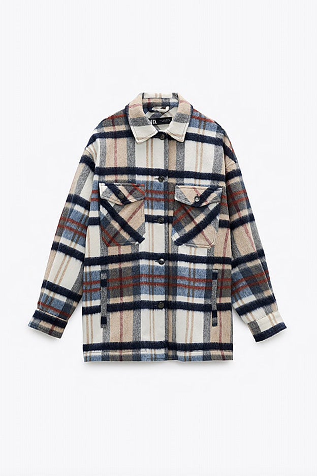 Sobrecamisa de cuadros de Zara, rebajada a mitad de precio.