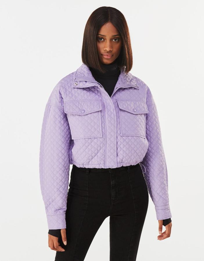 Chaqueta corta de nylon acolchada, de Bershka (25,99 €).