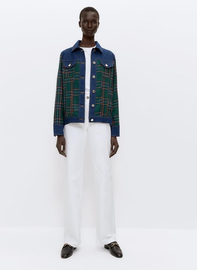 Cazadora híbrida con tela de cuadros, de Uterqüe (55,30 €).