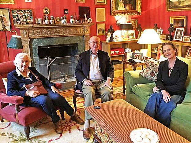Délphine se reunió con su padre, el rey Alberto, y la reina Paola en su palacio de Belvedere.