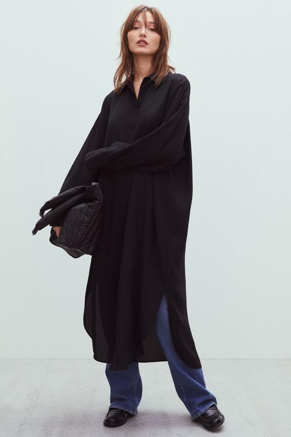 Vestido camisero extralargo de algodón, de H&M (24,99 €).