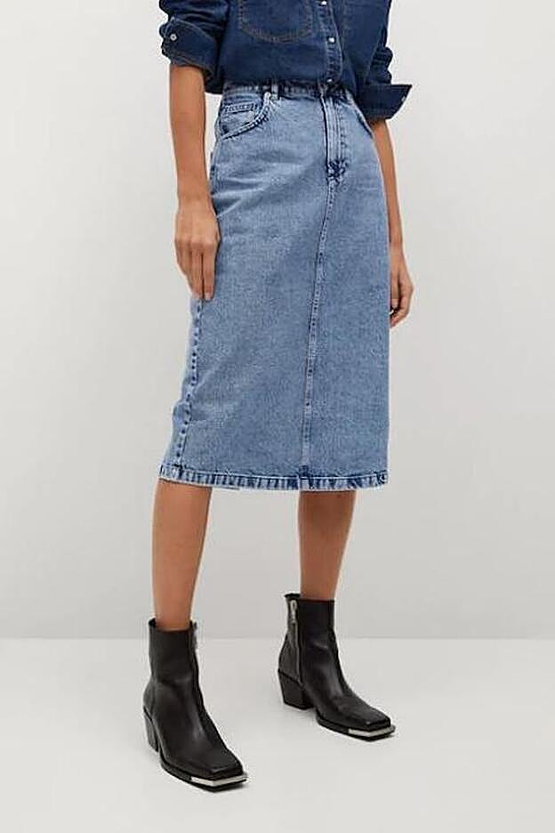 La falda midi vaquera de Mango.