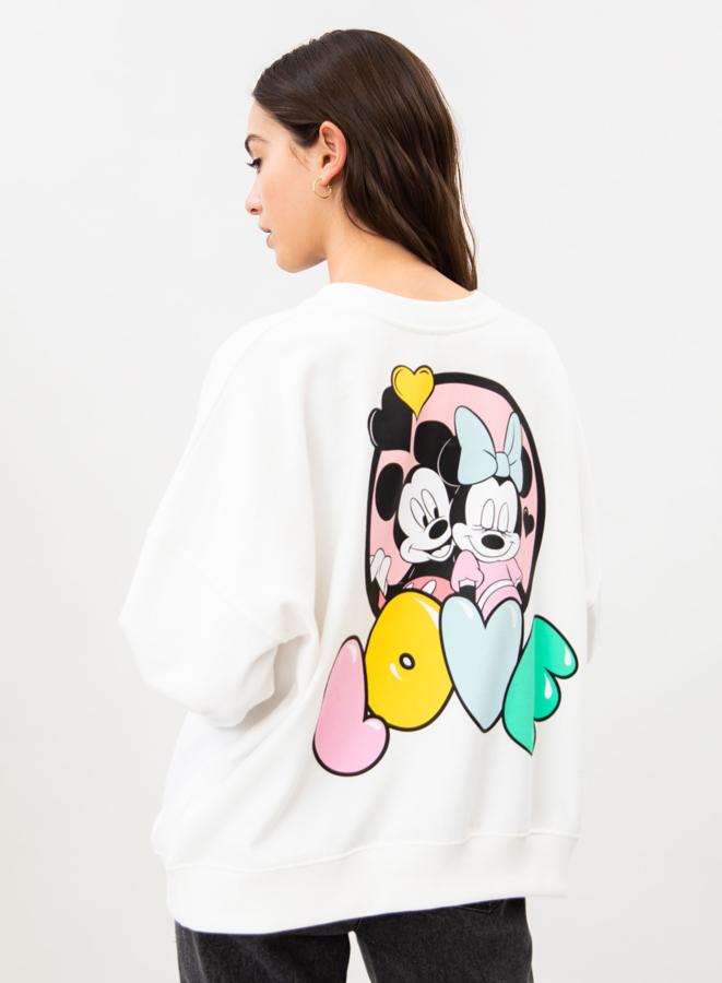 Sudadera blanca con la espalda estampadas (15,99 euros).