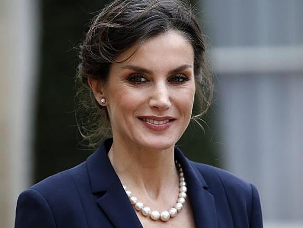 El collar de 37 perlas es otra de las piezas del joyero de la reina.