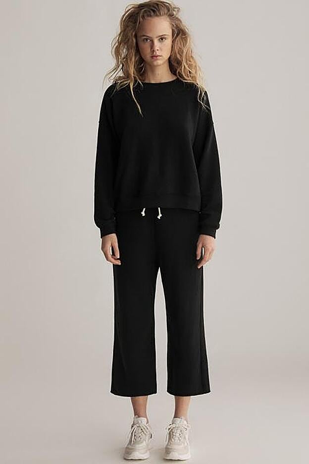 Conjunto chándal negro de algodón.