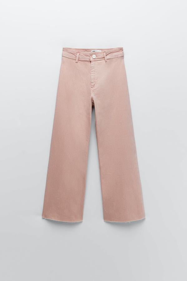 Vaqueros rectos modelo "marine" en color rosa de la nueva colección de primavera de Zara (29,99 euros)