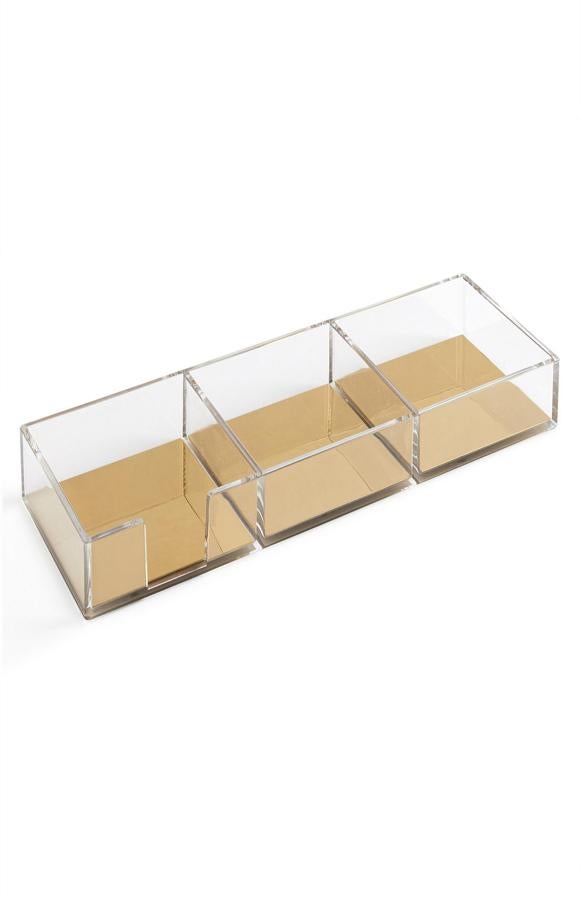 Estas cajas de almacenamiento transparentes con detalles dorados son perfectas para escritorios o tocadores. Tienen un precio de 6 euros.