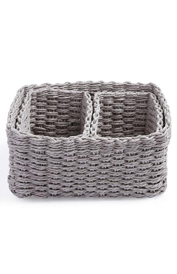 Este pack de tres cestas de diferentes tamaños de cuerda de papel en color gris tiene un precio de 8 euros.