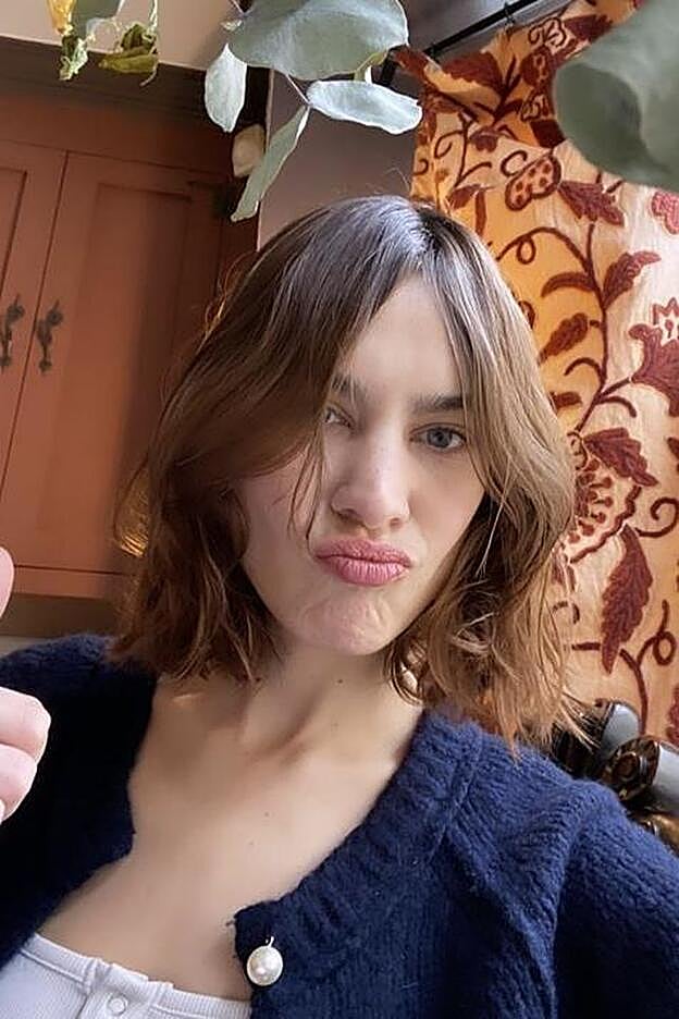 Así es el corte de pelo bob de Alexa Chung para ganar volumen y movimiento en su cabello fino.