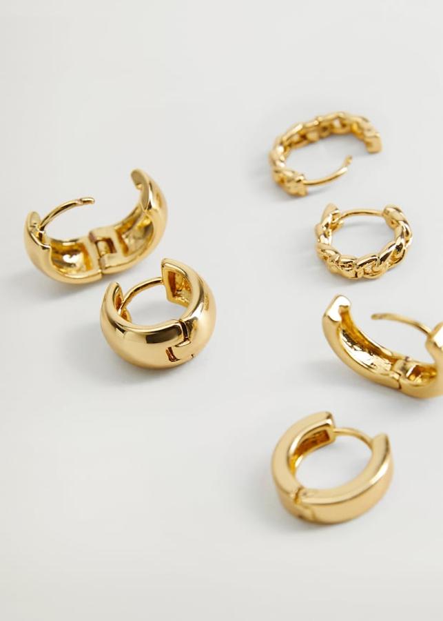 Pendientes de aro dorados de Mango (9,90 euros el pack de tres)