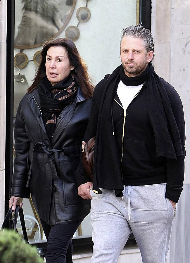 Carmen lleva una vida apacible alejada de los focos en la localidad portuguesa de Sintra, Portugal. Se instaló allí en 2020 junto a su novio, el coach australiano Tim McKeague, de 35 años y con el que lleva cuatro años de relación. Lo único que pide Carmen en esta nueva etapa es que la dejen en paz: "He querido desaparecer totalmente de los medios y vivir esta etapa de mi vida como quiero", ha declarado.