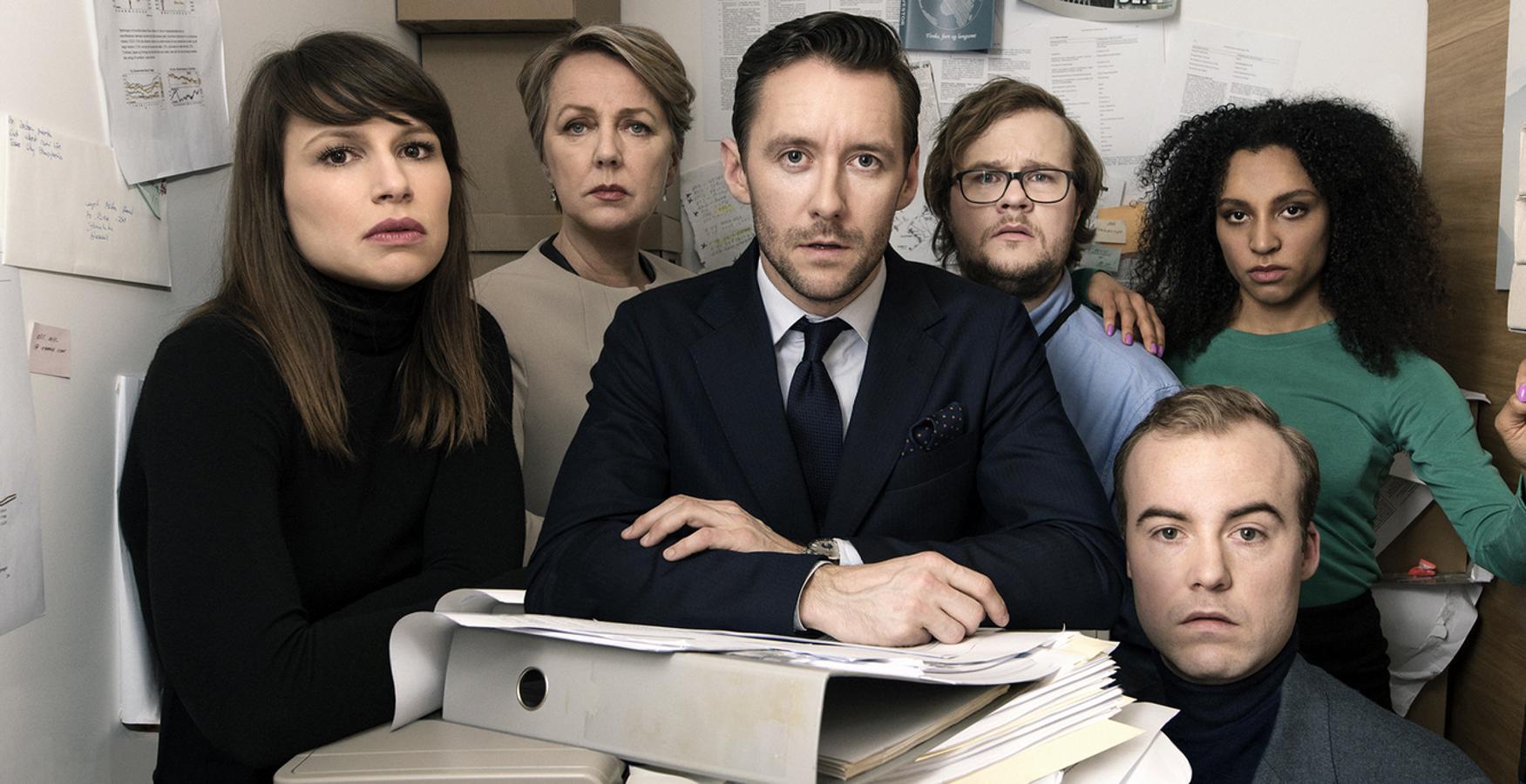 El Gran Fondo. Temporada 1. Filmin. 16 de marzo. Esta comedia satírica sobre las finanzas se adentra en el mundo de los fondos de pensiones noruegas para presentarnos inversores con el símbolo del dólar en la mida y un comité ético que frena las ambiciones desmedidas.