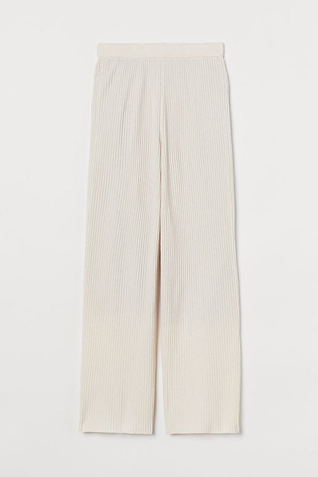 Pantalón de punto canalé con cinturilla elástica, de H&M.