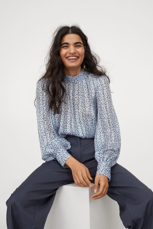 Blusa con estampado de flores de la nueva colección de H&M (15,99 euros)