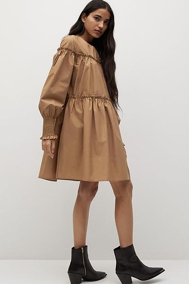 El calzado y los accesorios marcarán el rumbo de tu estilismo. Este vestido se adapta a todos los estilos y ocasión.