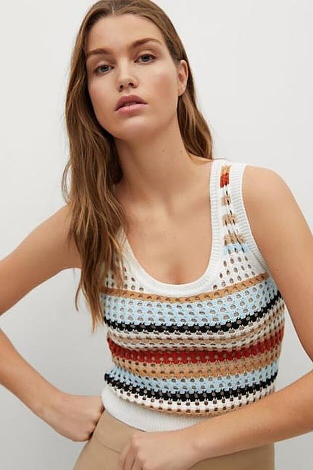 Nuestro favorito para le primavera es este chaleco de punto calado, de Mango.