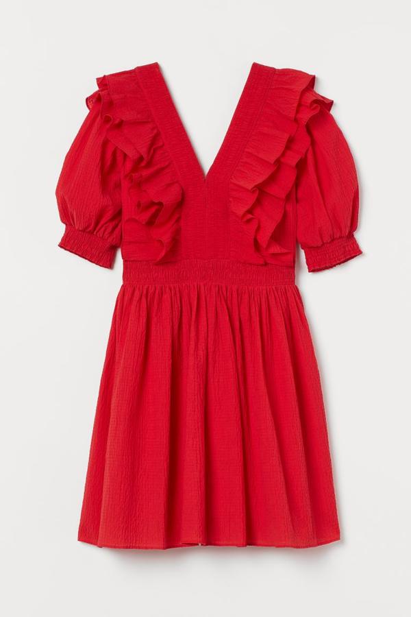 Corto y con volantes, de H&M (37,99 euros).