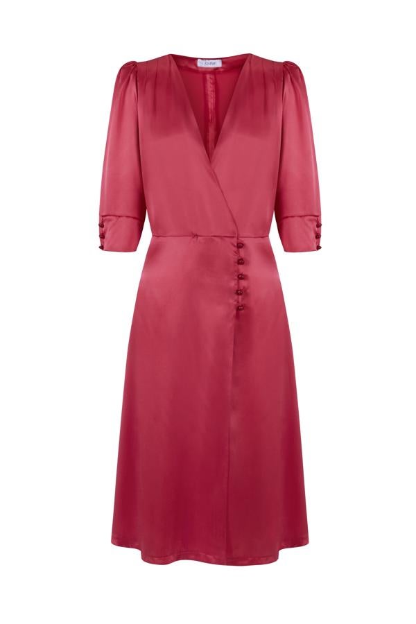 De tejido satinado, corte cruzado y largo midi, de Koahari (230 euros).