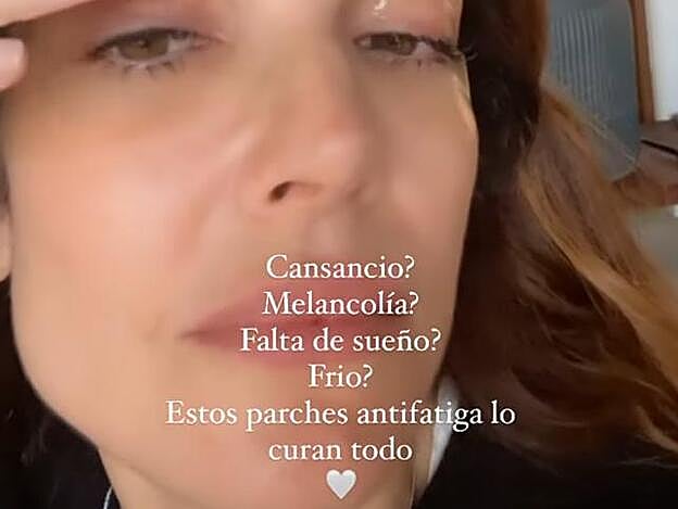 La modelo compartió en sus stories uno de sus trucos infalibes de belleza: unos parches antifatiga que "lo curan todo"