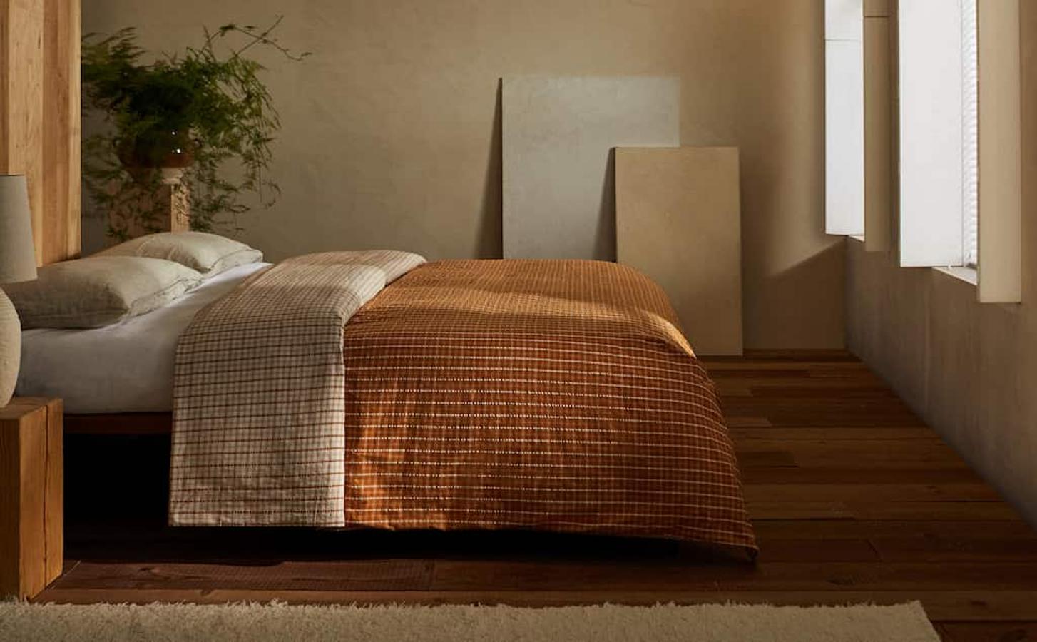 Los tonos tierra son los protagonistas de la colección de textiles para el dormitorio de Zara Home, rebajados en los Special Prices. Esta funda de nórdico pasa de 79.99 a 59.99 euros para camas de 1.50m.