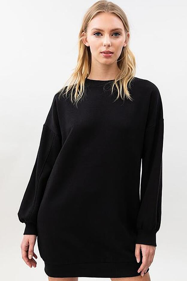 Con diseño amplio y corte mini, este vestido será tu mejor aliado esta temporada.