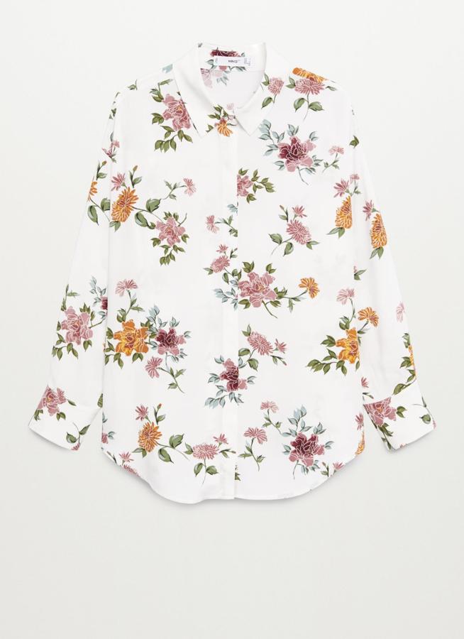 En color crudo y con estampado floral, esta camisa fluida con cierre de botones oculto y diseño recto tiene un precio de 19,99 euros.