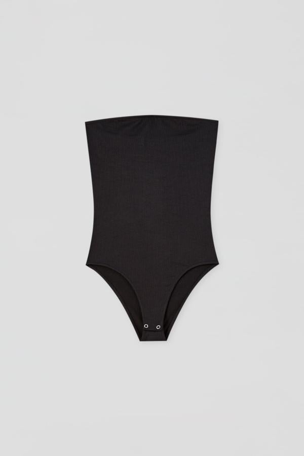 Body de canalé en color negro de la nueva colección de primavera de Pull & Bear (12,99 euros)