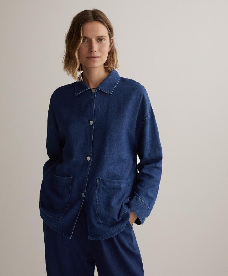 Camisa en tejido vaquero con bolsillos de la nueva colección de Oysho (35,99 euros)