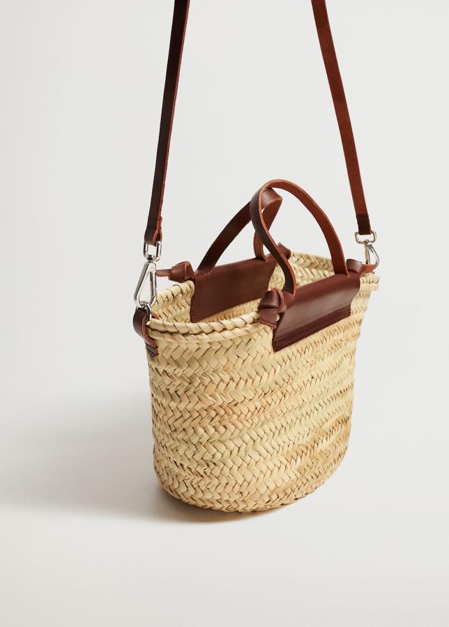 Bolso estilo capazo de yute con asas de piel de Mango (39,99 euros)