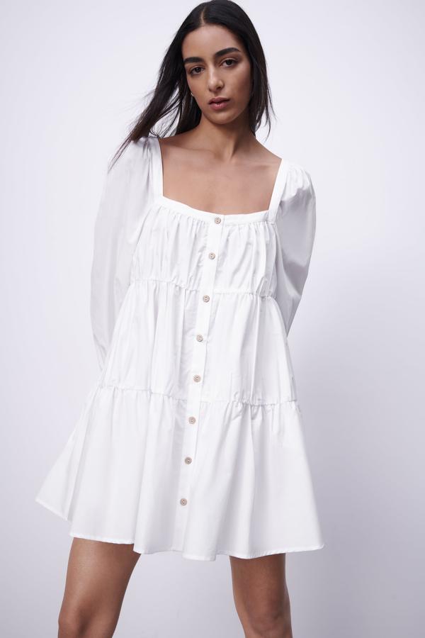 Vestido blanco de popelín con botones de Zara (29,99 euros)