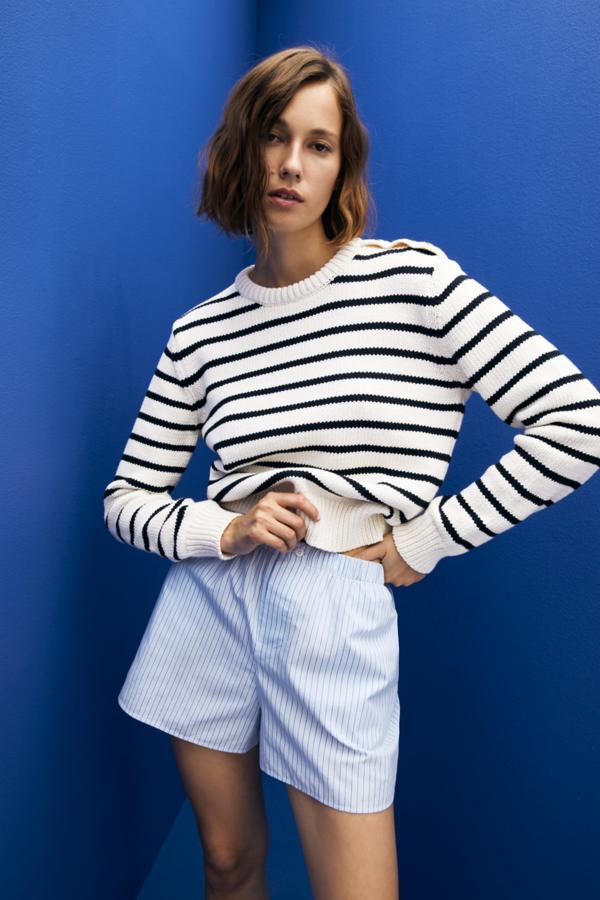 Jersey de rayas azules y blancas de Zara (25,99 euros)