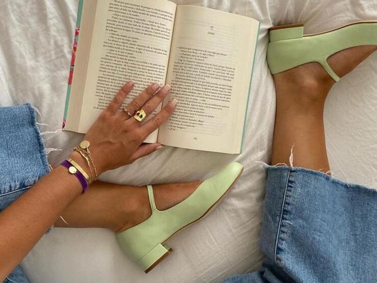 Fotos: Estos son los zapatos que estilizan y visten igual que unos tacones, pero son mucho más cómodos (y no vas a quitártelos en primavera)