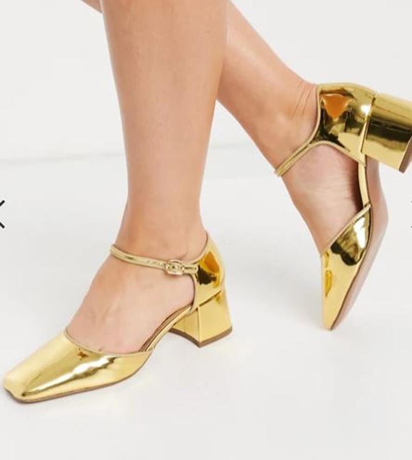 Si quieres apostar por el modelo clásico de merceditas, pero en una versión más modera y llamativa, esta de Asos dorada es la tuya (cómpralas  aquí  por 44 euros).