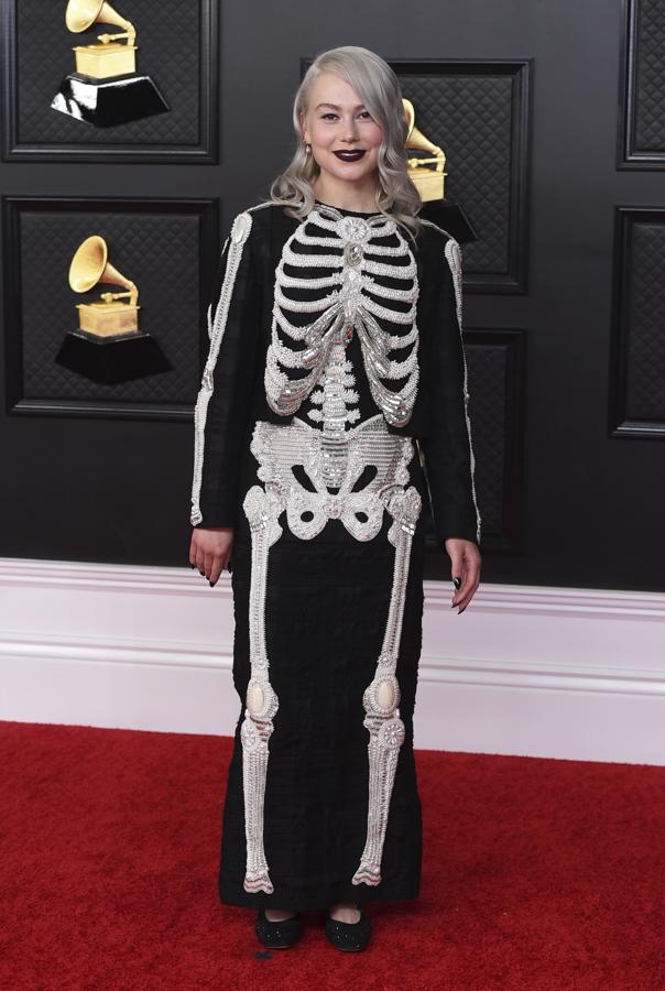 Phoebe Bridgers, de Thom Browne.