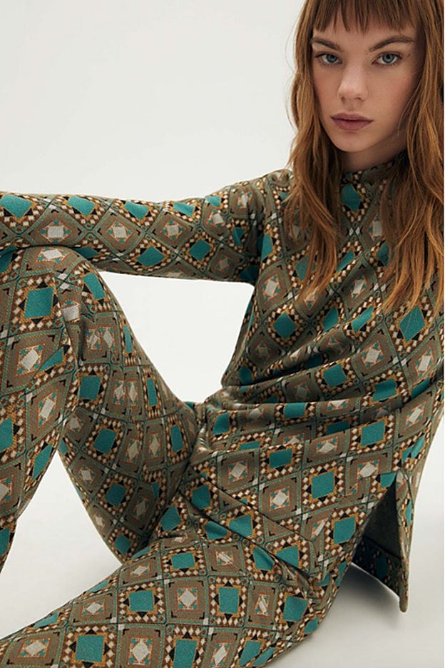 Conjunto en tonos verdes y estampado geométrico vintage de Sfera.