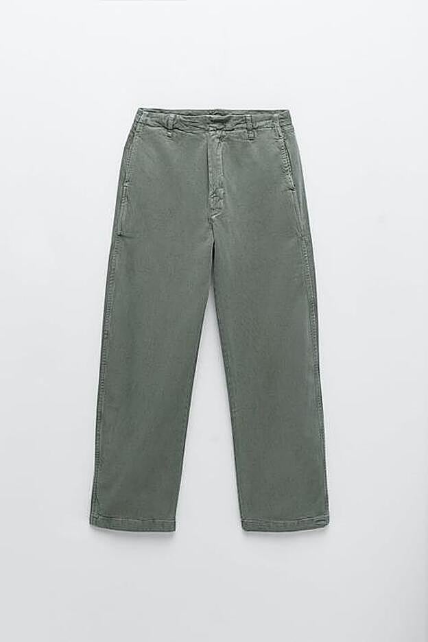 Pantalón de sarga de algodón en color verde de la nueva colección de primavera de Zara (39,99 euros)
