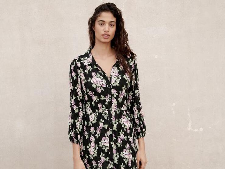 Fotos: Estos siete vestidos de inspiración boho con estampado floral sientan tan bien que se pueden llevar hasta con zapatillas