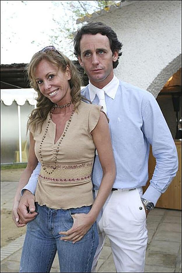 Álvaro Muñoz Escassi y Lara Dibildos forman una ex pareja bien avenida.