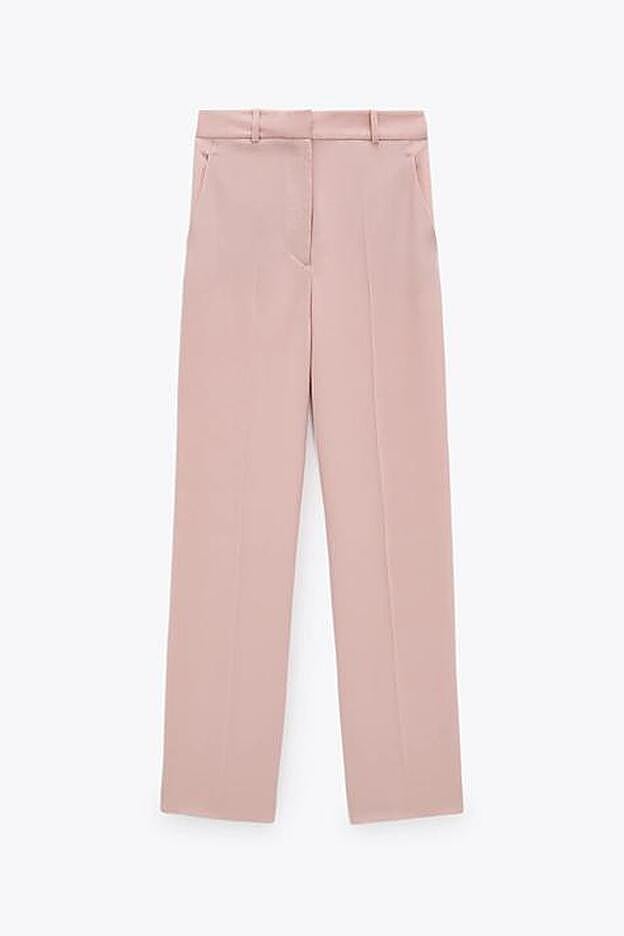 Versátil y súper favorecedor, este pantalón de tiro alto promete piernas infinitas y comodidad.