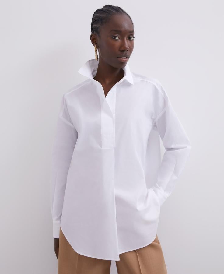 Una  camisa blanca  (Adolfo Domínguez, 89 euros)