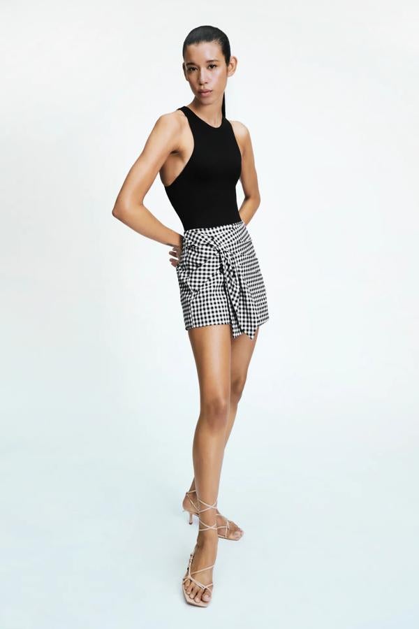 Falda pantalón de cuadros vichy (25,95 euros).