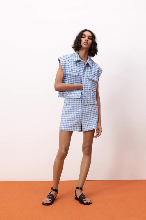 Bermuda estructurada de tiro alto (25,95 euros).