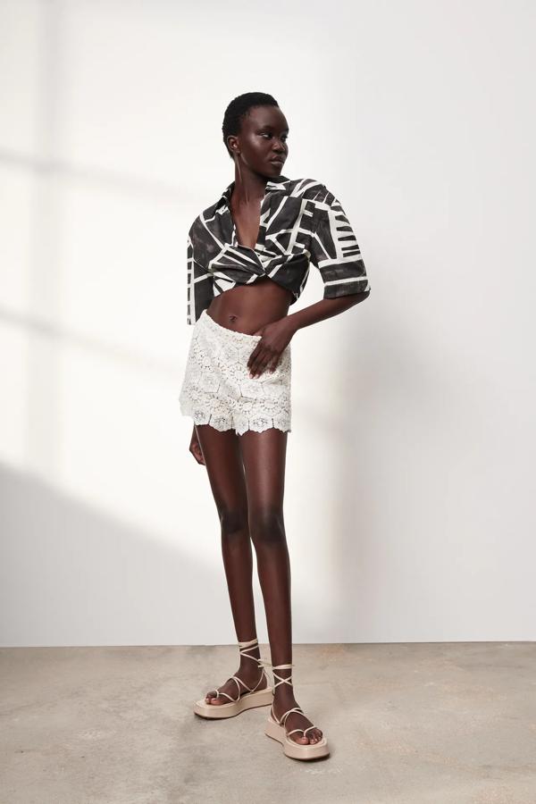 Shorts de crochet de tiro alto en color blanco (19,95 euros).