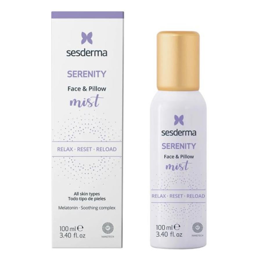 Serenity Face & Pillow Mist de Sesderma es una bruma que se vaporiza sobre rostro y almohada antes de acostarte y con la que notarás un efecto relajante al tiempo que te ayudará a combatir el daño producido durante el día sobre la piel (24,99 euros).