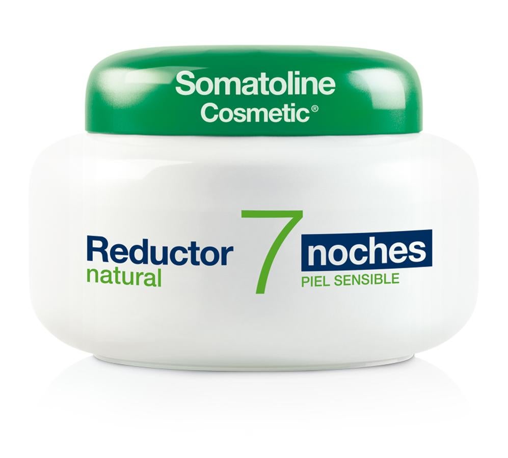 Somatoline 7 noches natural es el primer Reductor Noche de máxima eficacia con el 95% de principios activos de origen natural (ideal para pieles sensibles), que combina varios ingredientes que reducen la grasa localizada mientras duermes con aceite esencial de lavanda, que le da una fragancia relajante y 100% natural (49.90 euros).