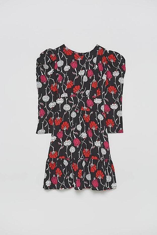 Minivestido con manga abullonada, de Sfera (35,99 €).