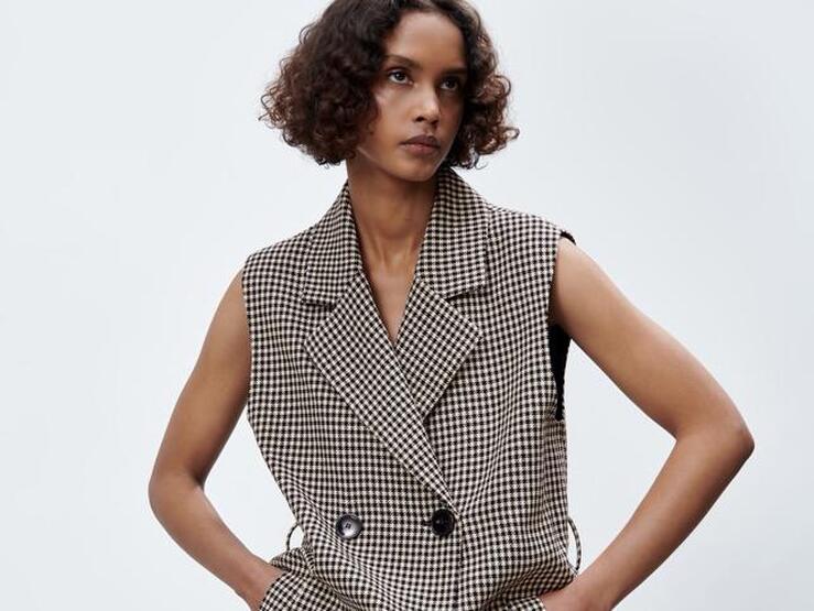 Fotos: Ponte uno de estos chalecos largos como vestido y tu look será el más elegante, favorecedo y cool de todos