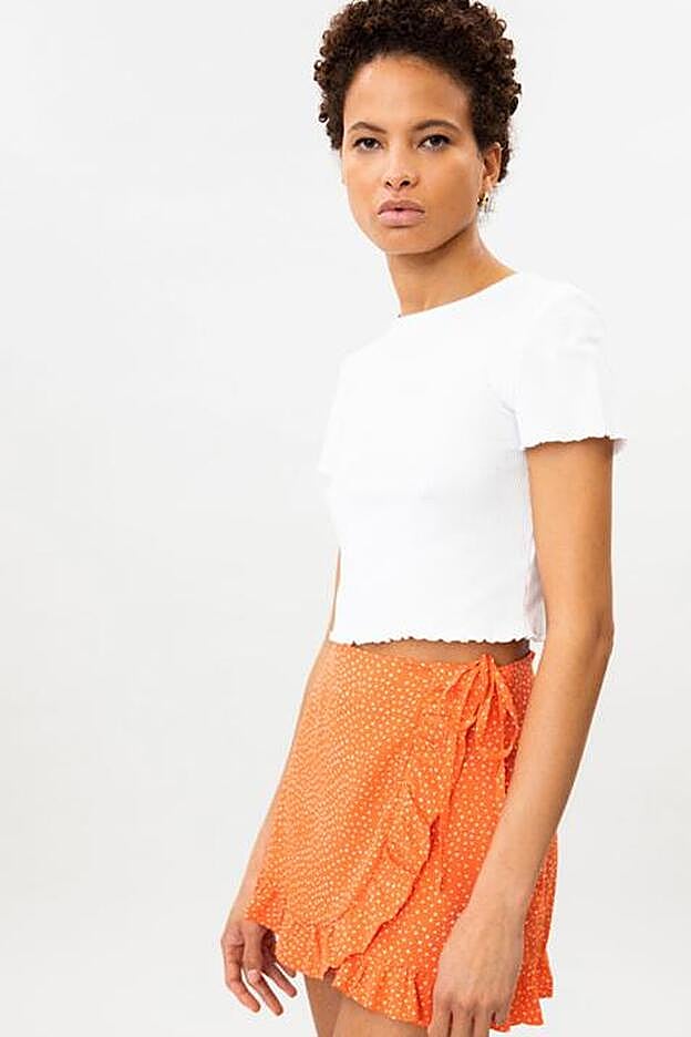 Con cuatro estampados diferentes a cada cual más favorecedor, esta skort será tu prenda estrella esta temporada.